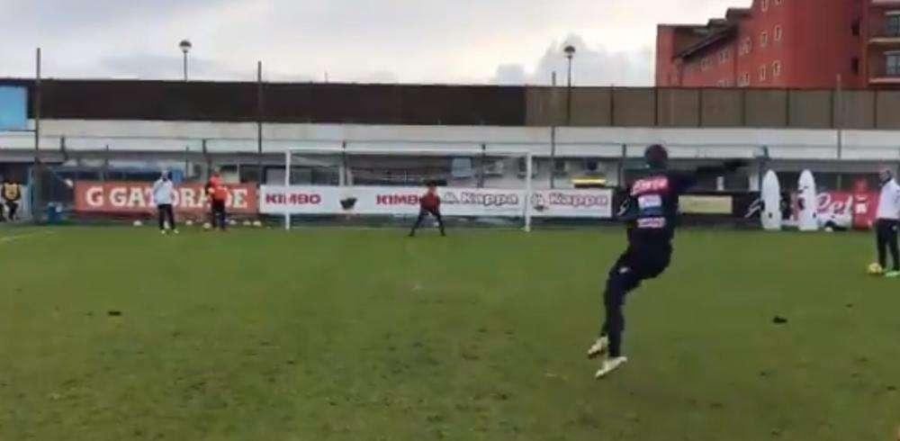 VIDEO - Rog, che sventola in allenamento a Castel Volturno: le immagini della SSC Napoli