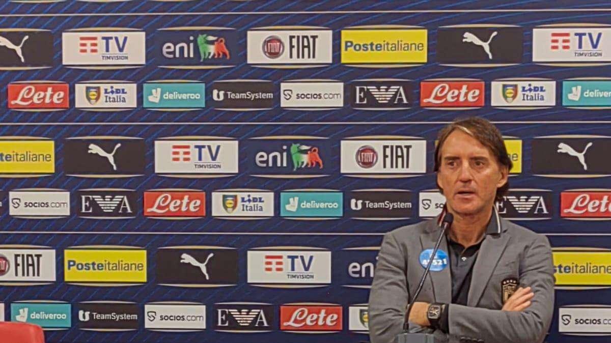 Il ct Mancini elogia il Napoli: "Gioca un calcio internazionale, 3/4 di Scudetto è già cucito!"