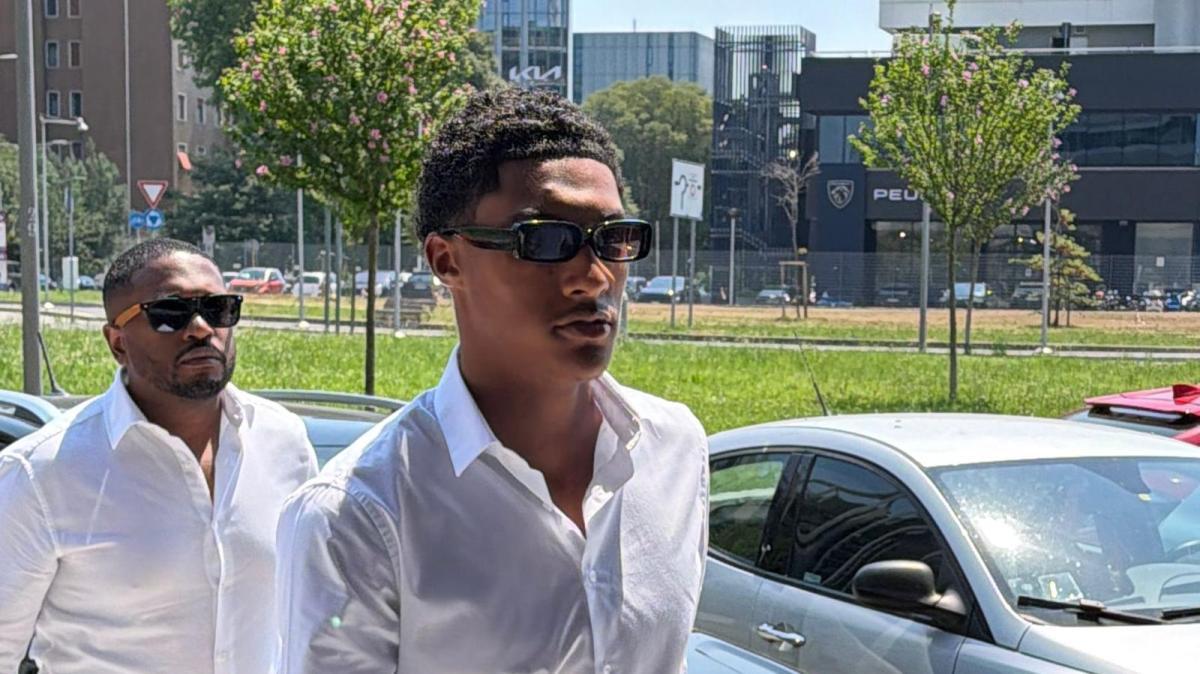 Milan, i dirigenti ci sono eccome: in sede il primo colpo Guernier per le firme