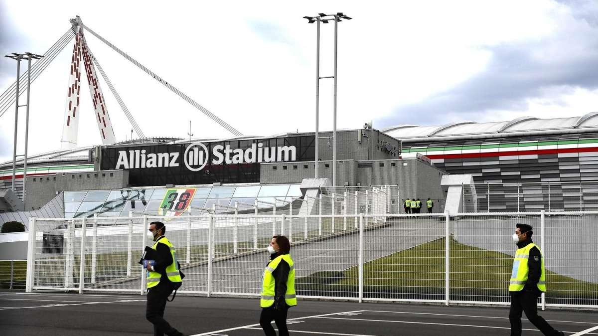 VIDEO - L'arrivo del pullman azzurro allo Juventus Stadium: le immagini di Tuttonapoli