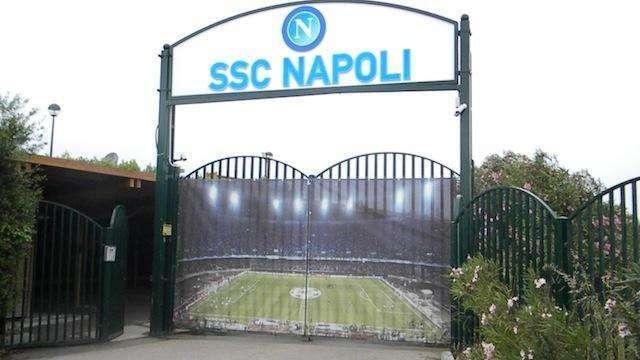 Da Castel Volturno: "Seduta video prima del campo, Sarri fa studiare il Genoa alla squadra"