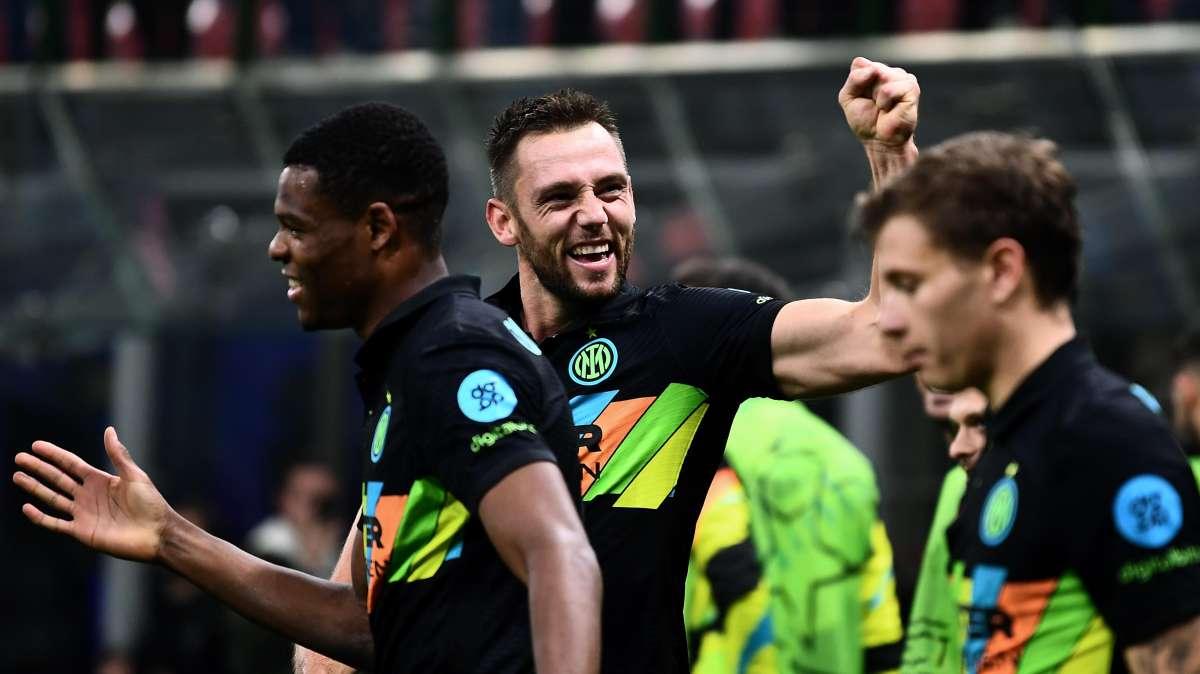 Inter, niente stiramento per de Vrij. Ma salterà comunque il big match col Napoli