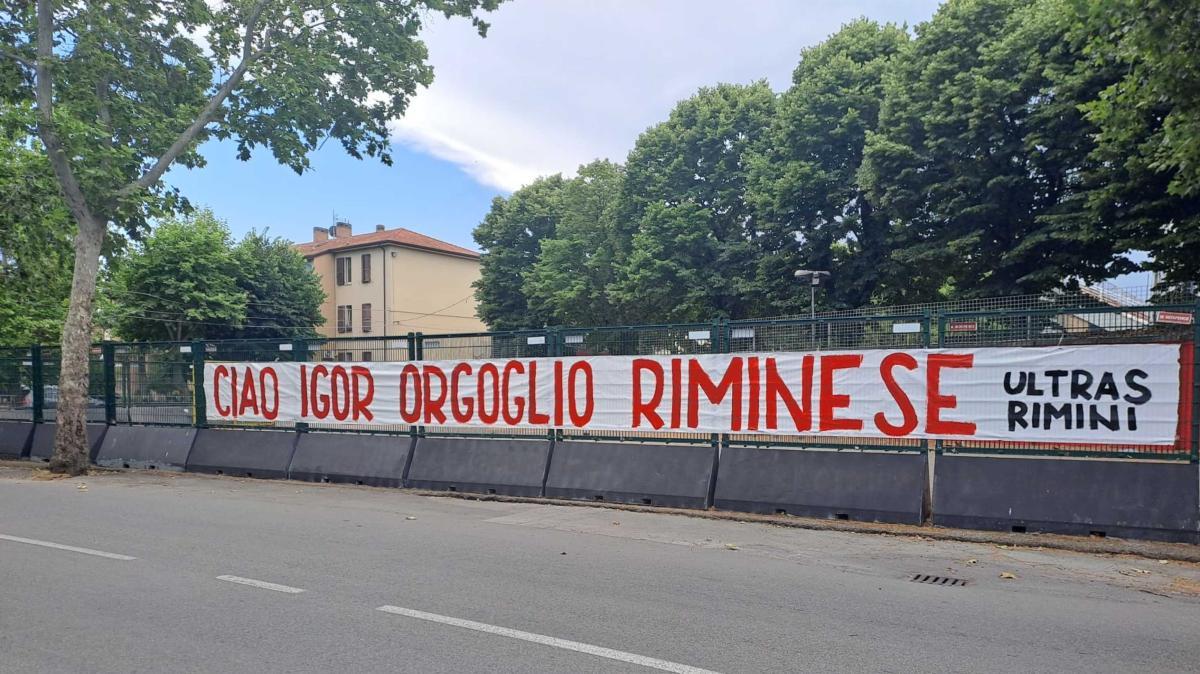 Tifosi, cori e bandiere: a Rimini l'ultimo saluto a Igor Protti