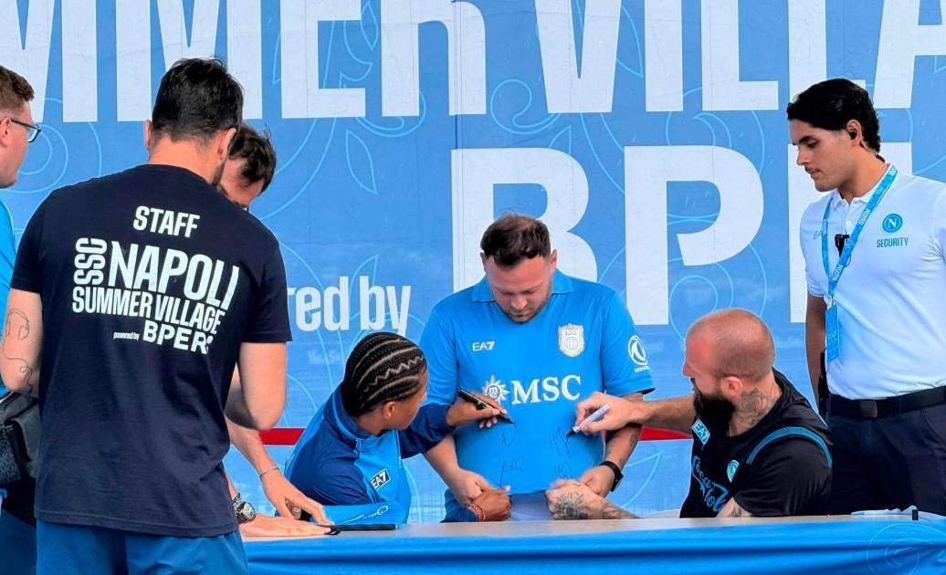Autografi Napoli, Neres e Milinkovic-Savic incontrano i tifosi