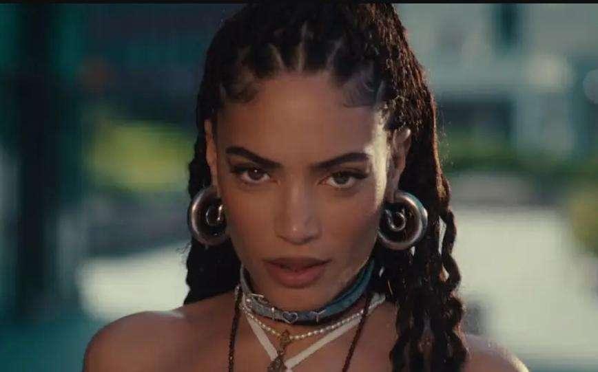 Elodie annuncia il suo concerto al Maradona: la data