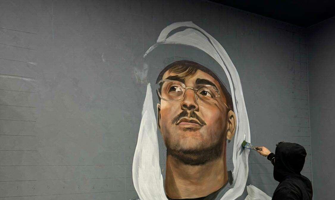 VIDEO - Completato il murale di Geolier in tuta Napoli a Sanremo: le immagini da Angri