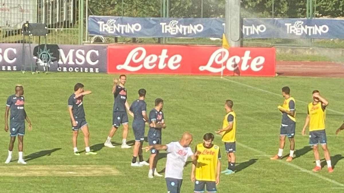 VIDEO - Compleanno Idasiak, gli auguri speciali della squadra: lo prendono a pallonate!