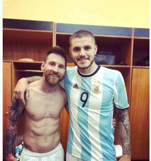FOTO - Icardi posa con Messi, frecciata a Maradona? "E' lui il migliore della storia, senza dubbio"