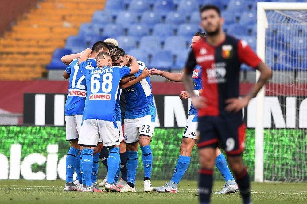 Il Napoli non molla nulla. Vittoria convincente e applausi anche per Lozano