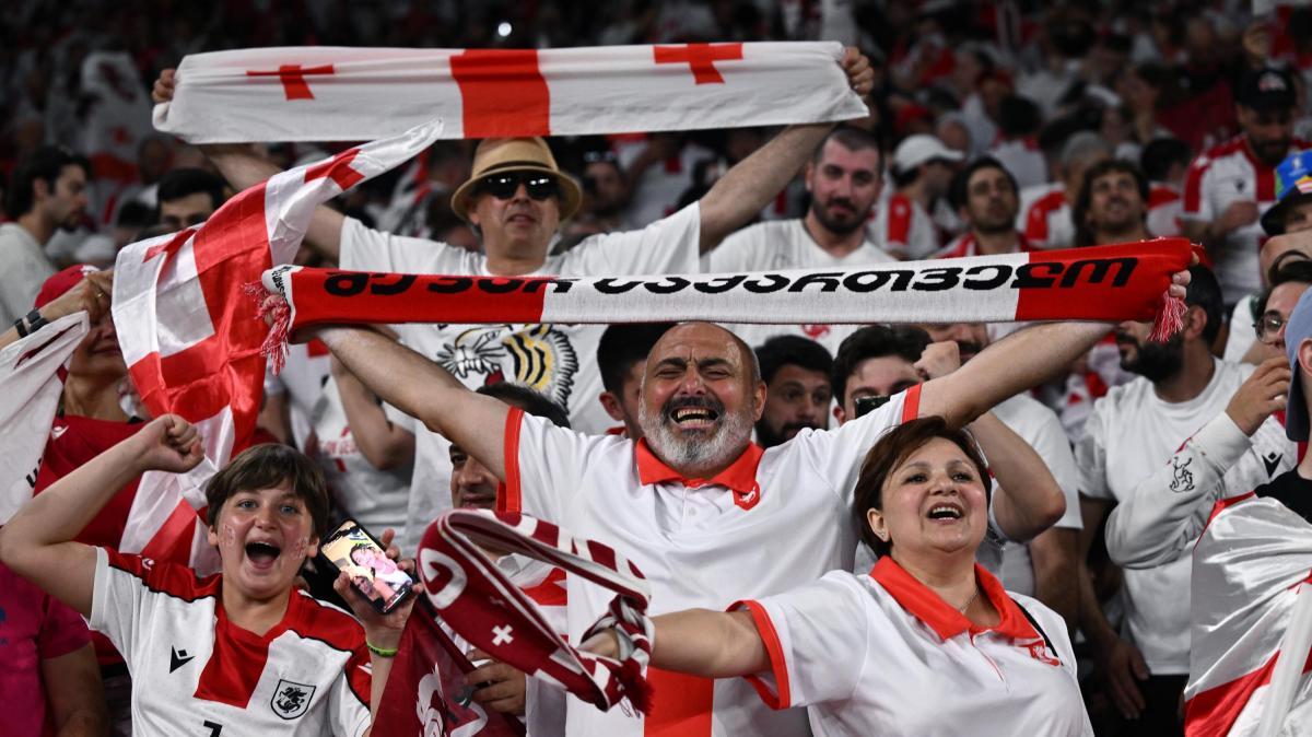 Kvara, il fratello nel mirino del Bayern: altri club europei interessati 