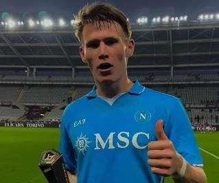 McTominay parla ai tifosi in italiano: "Grazie mille raga, forza Napoli sempre"