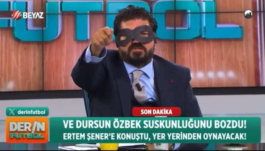 Osimhen-mania in Turchia, conduttore dà la notizia con la maschera del nigeriano