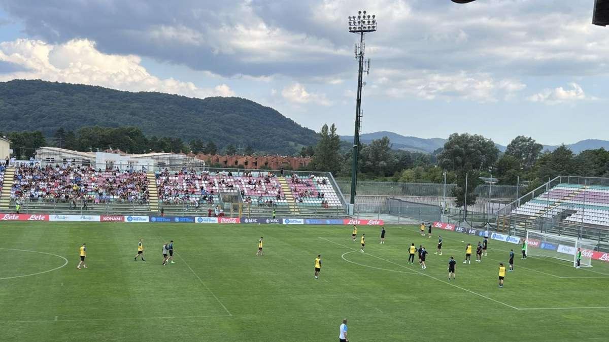 Report da Castel di Sangro: lavoro in piscina per Demme e altri due, Politano in gruppo