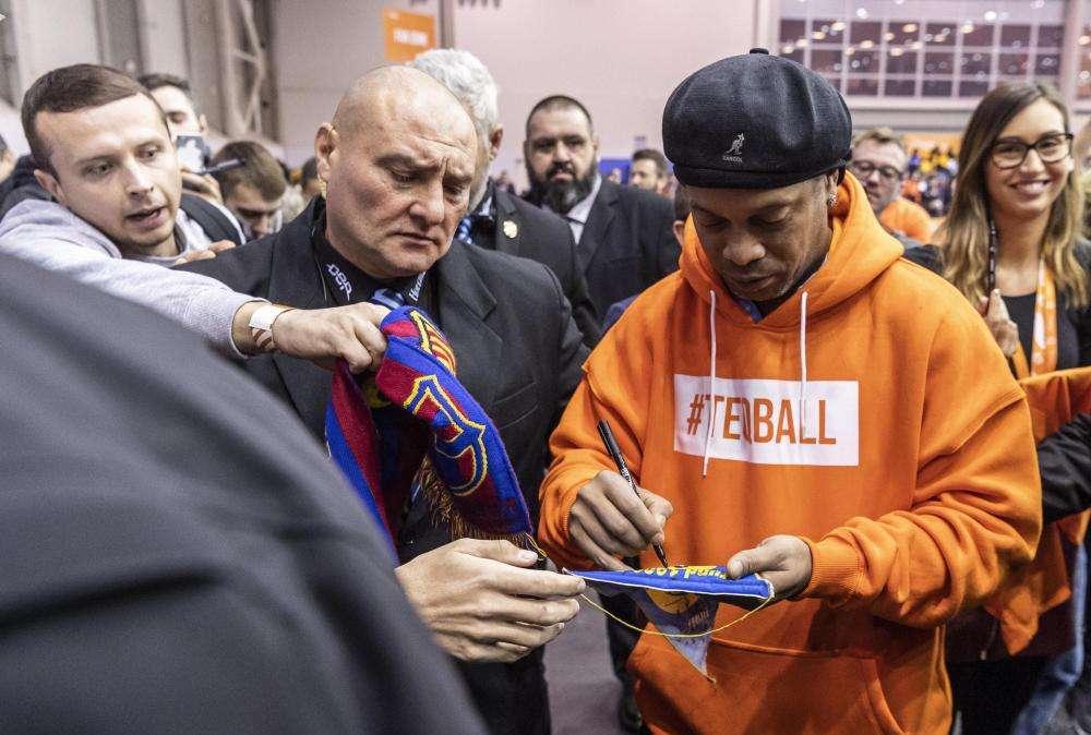 Ronaldinho ridimensiona Messi: "E' il migliore, ma dei suoi tempi. Ci sono Maradona, Pelè..."