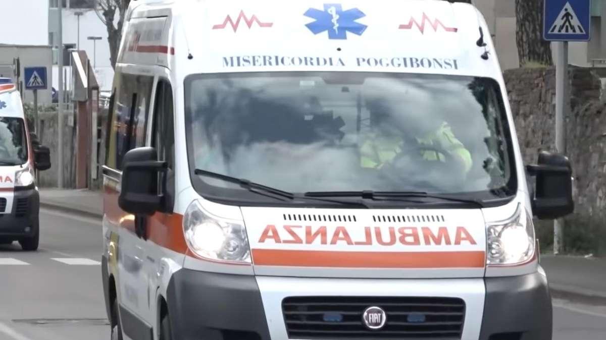 Incredibile a Napoli, turista romano perde tre dita: torna in strada e si ferisce ancora