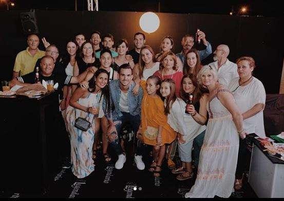 FOTO - Festa a sorpresa per Fabian prima del raduno a Napoli: famiglia e amici salutano l'azzurro