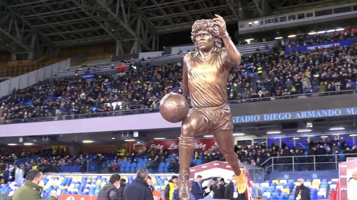 Al Maradona alle 13.30 l'evento per Diego: ecco la lista delle personalità e degli ex compagni
