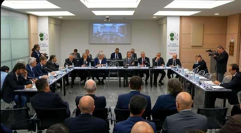 RILEGGI LIVE - Forum Cds, ADL: "San Paolo, convenzione lunga e investimenti. Problema curve e regole...", Pres. Figc: "Gap Juve? Idea è playoff"