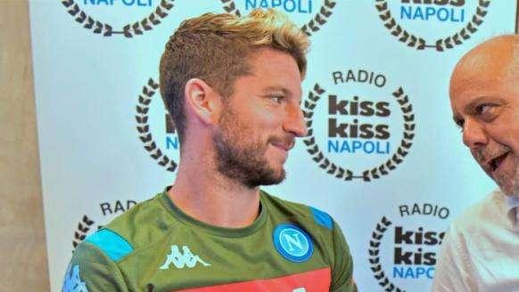Mertens punzecchia Sarri: "Gli vorrei domandare se è più bello vincere lo Scudetto a Napoli o Torino..."