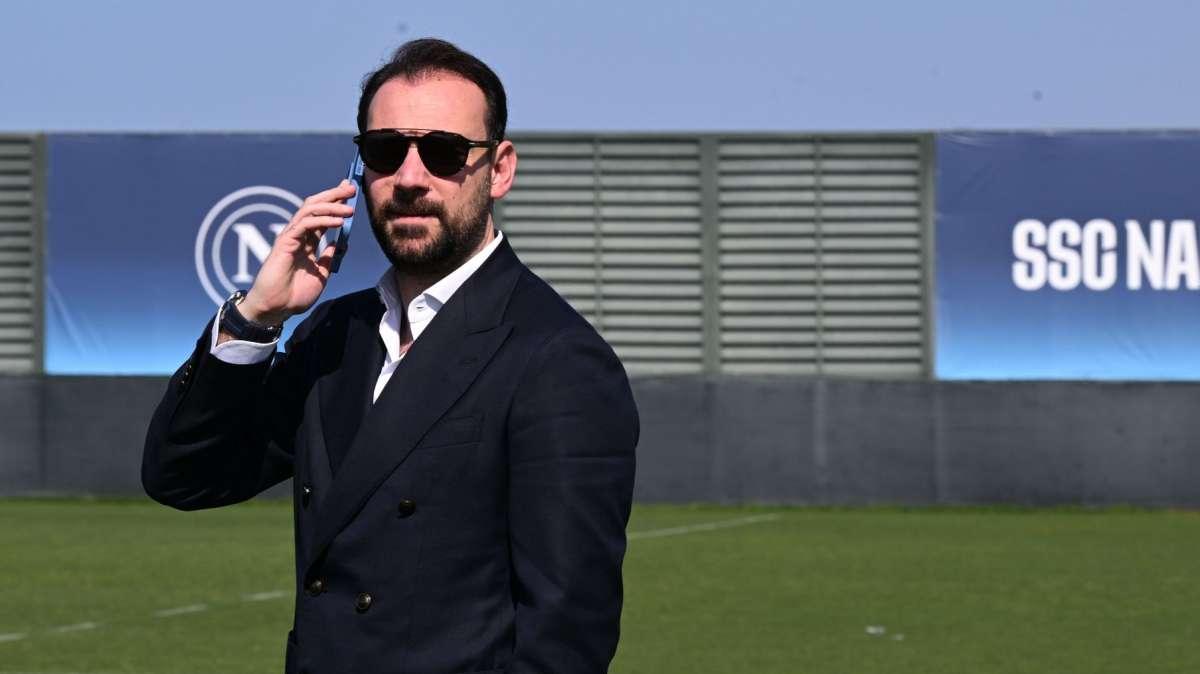 Cambio di strategia a gennaio? Sky: un attaccante al posto del centrocampista, il Napoli riflette