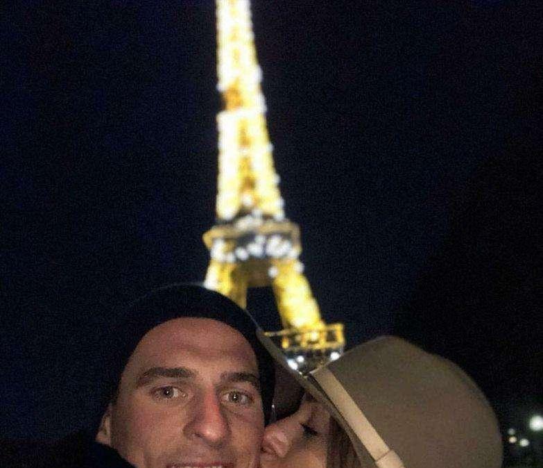 FOTO - Mentre il Napoli vince a Udine, Milik si gode una romantica gita a Parigi