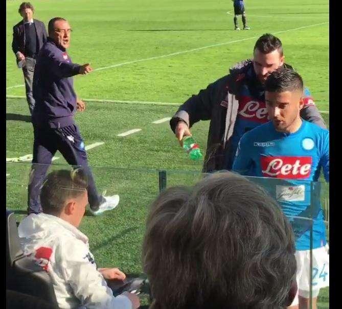 VIDEO - Sarri-Insigne, immagini inedite del battibecco: "Vai su e stai zitto!"