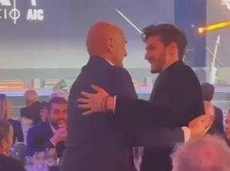 VIDEO - Gran Galà del Calcio, Spalletti riabbraccia i campioni d'Italia