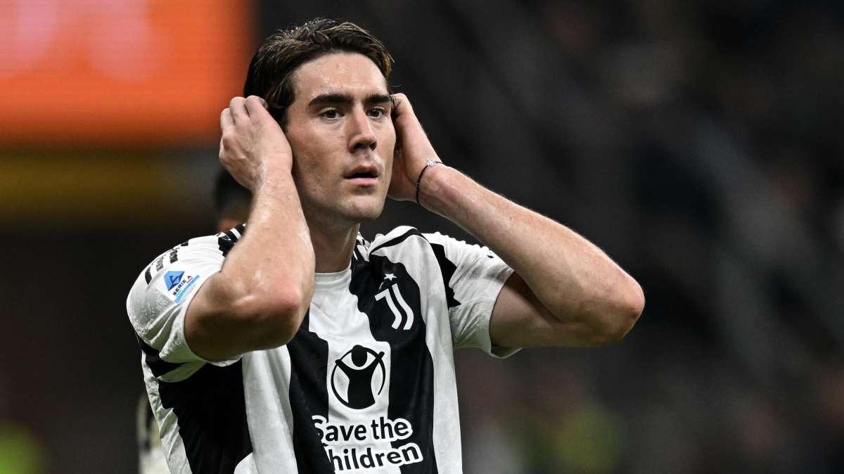 Juve, problemi per Vlahovic: sostituito per infortunio con la Serbia