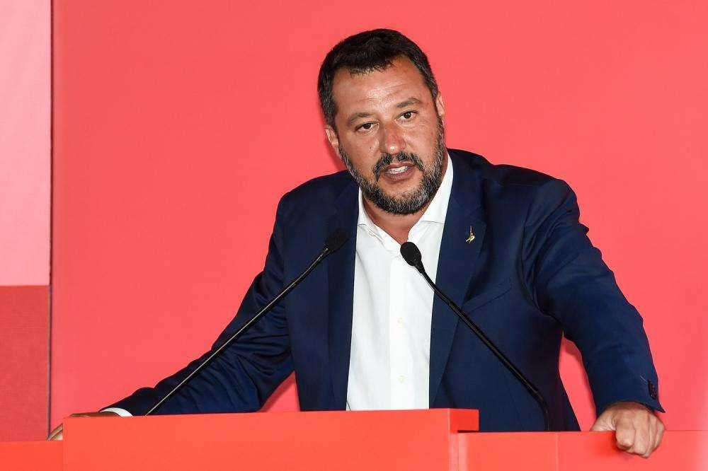 'Chiudo la Campania a quelli del Nord': la risposta di Salvini a De Luca