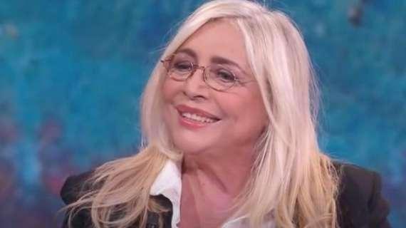 Mara Venier dalla parte dei tifosi: "Anche io avrei festeggiato per Napoli! Avrei tolto pure la mascherina!"