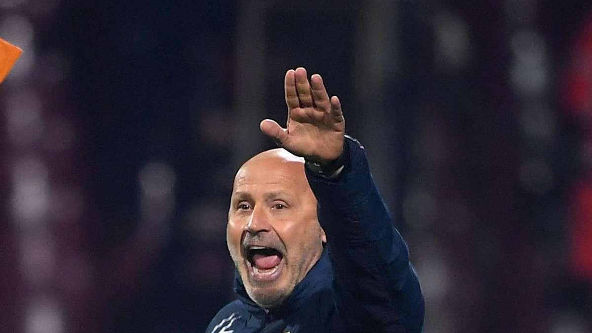 Salernitana, Colantuono: "Partiremo in 12-13, chi è negativo ma non idoneo rientra nel 35%?"