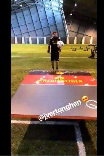 VIDEO – Mertens si diverte col Belgio: partita di calcio-tennis con Vertonghen