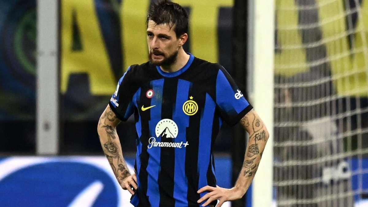 Insulti razzisti di Acerbi? L'interista rischierebbe (da regolamento) 10 giornate di squalifica