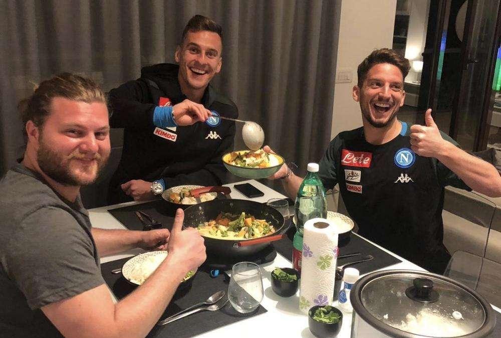  FOTO - Milik e Mertens sorridenti dopo la vittoria con la Roma, Younes: "A cena con i bomber"