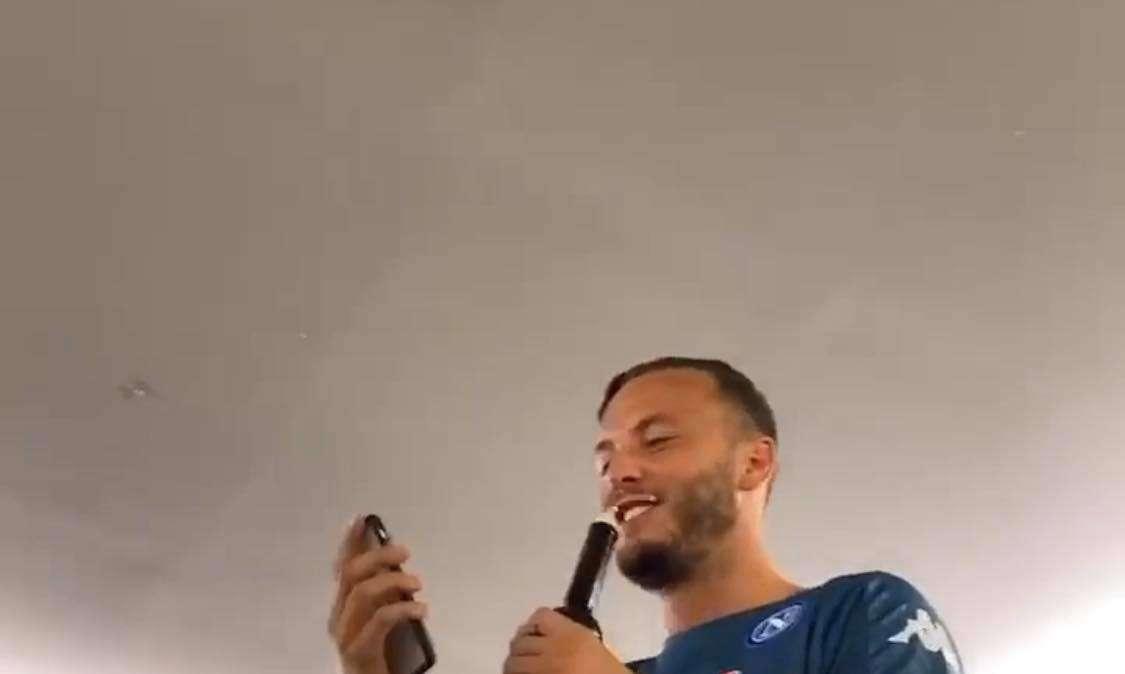 VIDEO - Dopo Osimhen, tocca a Rrahmani: "Sono felice di essere qui" e poi parte "It's my life"