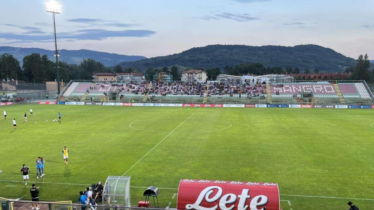FOTO - Caro-biglietti allontana i tifosi dal Patini: settore distinti semivuoto