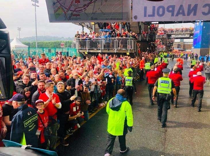 FOTO - Napoli arrivato a Edimburgo, grande accoglienza per gli azzurri