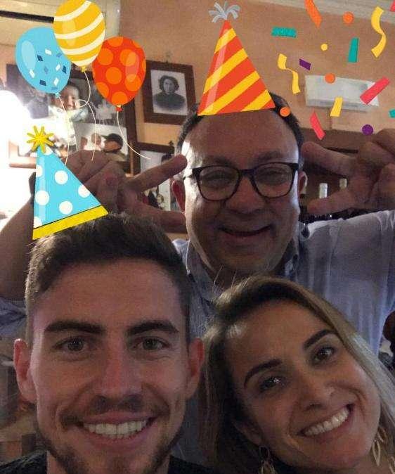 VIDEO - Jorginho napoletano acquisito: il regista scatenato canta 'O surdato 'nnammurato
