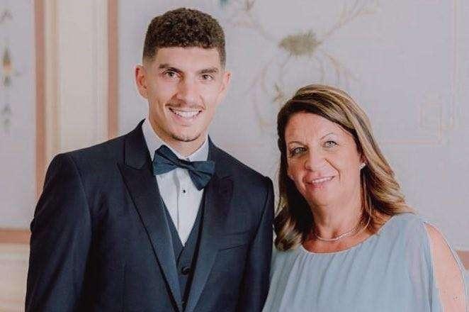 FOTO - "Buona festa della mamma, Campionesse D’Italia", gli azzurri in posa con le mamme