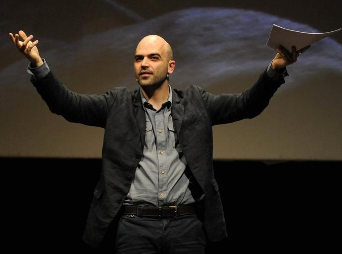 La tristezza del Saviano tifoso: “Vorrei godermi la festa, così lontano mi sento in esilio”