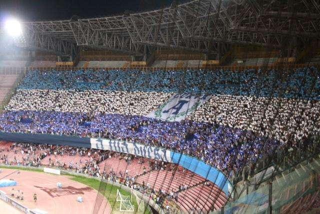 Stangata la Curva A per gli incidenti col Trabzonspor: aperta solo agli abbonati per Napoli-Inter. Servirà la Tessera del tifoso per gli altri settori 