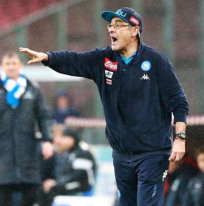 Secondo cambio per il Napoli: Mario Rui non ce la fa, Sarri butta nella mischia Hysaj