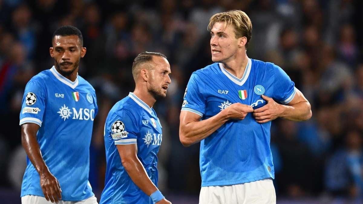 Napoli-Sporting 2-1 (Højlund 37', 79', Luis Suarez 62'): primi 3 punti per gli azzurri!