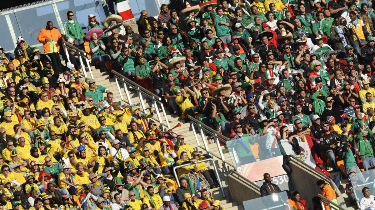 Subito scontri ai Mondiali: fuori dall'Azteca tensioni tra manifestanti e polizia