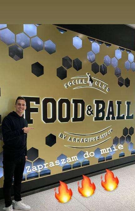 FOTO - Milik fa visita al suo ristorante prima di tornare a Napoli: "Venite!"