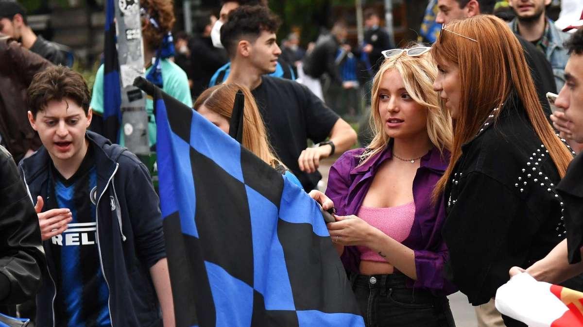 In 30mila in piazza per l'Inter, la rabbia dei commercianti: "Perchè ai tifosi è concesso tutto?"