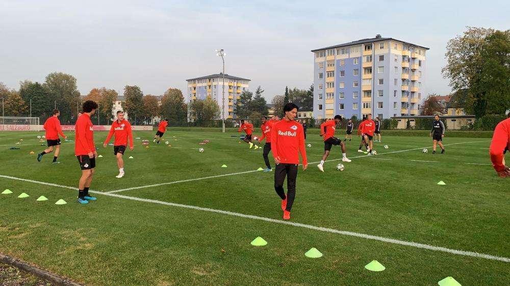 FOTOGALLERY - Il Salisburgo in campo in vista del Napoli: gli scatti della rifinitura