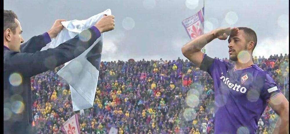 FOTO - Fiorentina in vantaggio al 45' col Benevento: decide Vitor Hugo, ecco la sua esultanza per Astori