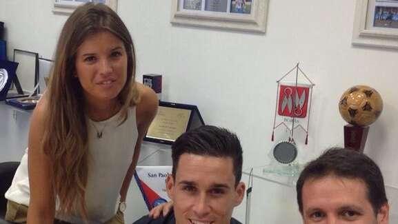 UFFICIALE: Callejon è del Napoli! Lo scatto al momento della firma