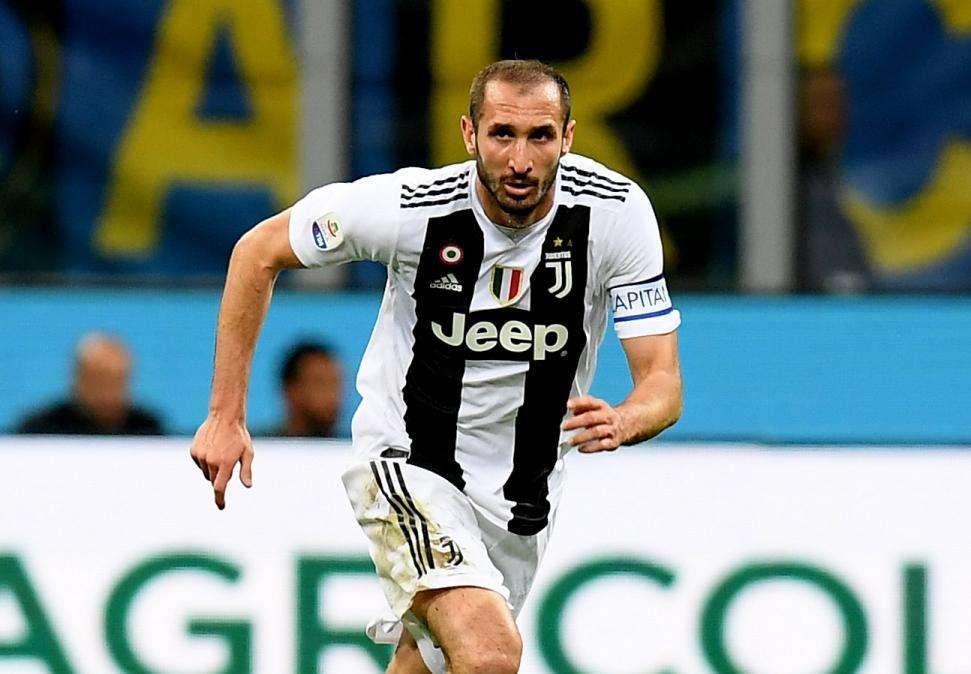 Juve, primi guai per Sarri: si ferma subito Chiellini, a rischio la tournée asiatica